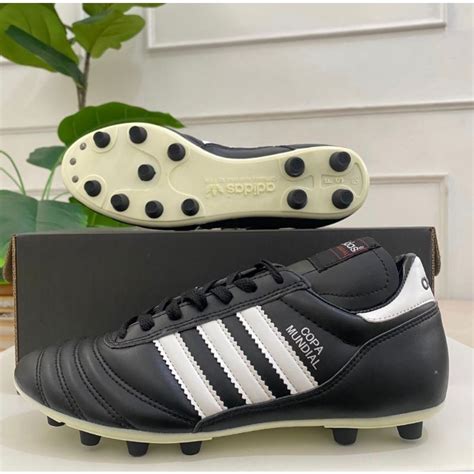 Sepatu Adidas Copa Mundial .